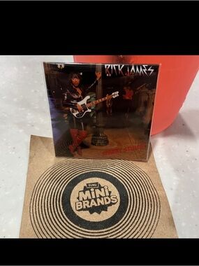 Mini Brands Vinyl Really Works